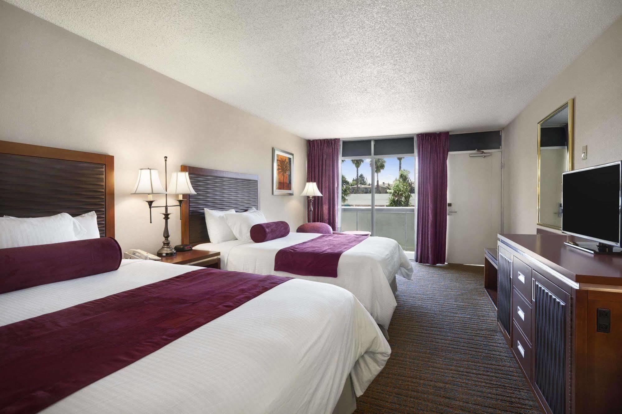 Ramada By Wyndham Sunnyvale/Silicon Valley Eksteriør billede